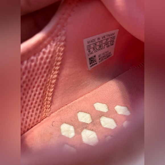 Adidas NMD R1 Glow Pink Shoes Size 6 (Kids) - Picture 6 of 6